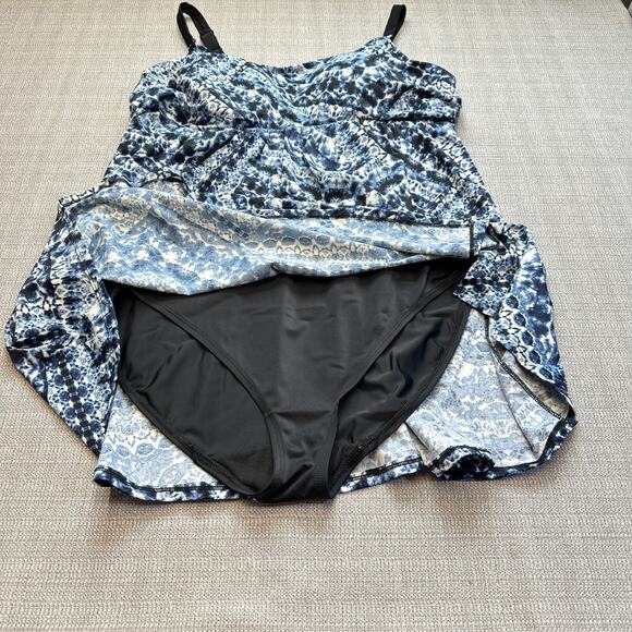 Catherines Swimsuit size 22W Blue‎ Built In Bra One Piece Skirt Pool Beach - Picture 3 of 10